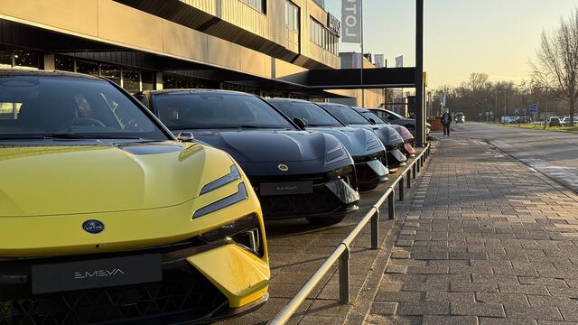 Lotus Emeya S 102 kWh 600 PK S Zwarte LM Velgen Panoramadak Lederen interieur.