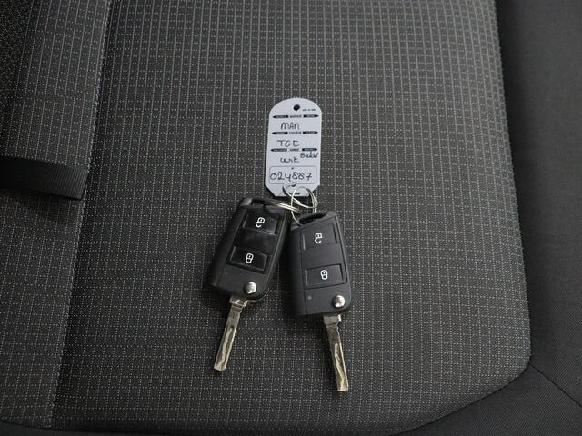 MAN TGE 2.0TDI 160PK DSG Automaat Bakwagen+Laadklep | Navigatie | Airco | Cruise | 3-Persoons | Dakspoiler
