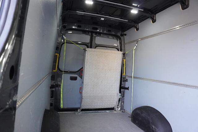 MAN TGE 180pk Automaat L4H3/L3H2 Oprijplaat + Lier Trekhaak Camera Navigatie Apple Carplay Cruise control