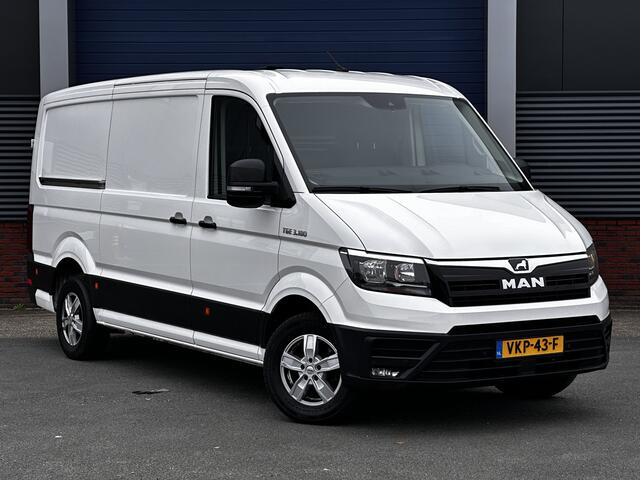 MAN TGE 35 2.0 Standaard Hoog AWD!/ AUTOMAAT!/ Zij-Schuifdeur rechts/ Trekhaak/ Camera/ 16'' LMV/ Vooruitverw./ Airco/ Cruise/ Navi/ Elek. pakket/ Armsteun/ Multi. LEDER. Stuur/ PDC V+A.