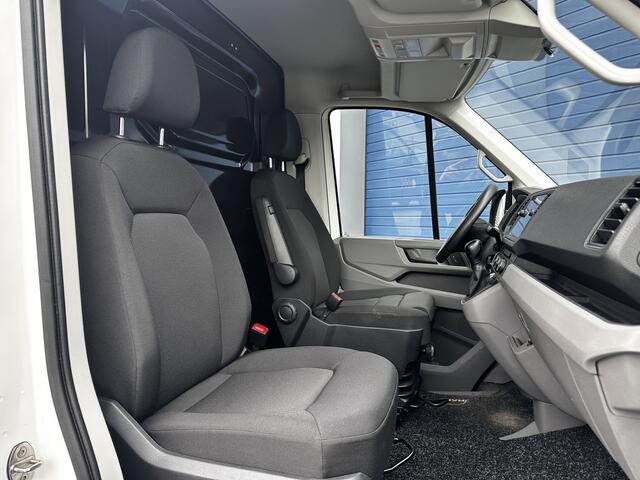 MAN TGE 35 2.0 Standaard Hoog AWD!/ AUTOMAAT!/ Zij-Schuifdeur rechts/ Trekhaak/ Camera/ 16'' LMV/ Vooruitverw./ Airco/ Cruise/ Navi/ Elek. pakket/ Armsteun/ Multi. LEDER. Stuur/ PDC V+A.