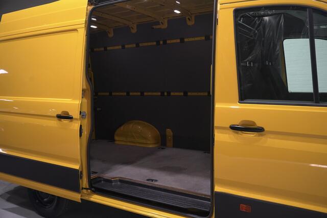 MAN TGE 3.140 pk DSG Automaat L3H3 Airco, DHL Geel App Connect, Cruise Control, 270 Graden Deuren, PDC V+A, 3-Zits