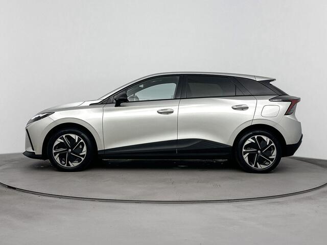MG 4 MG4 Electric Luxury 64 kWh 204PK | Navigatie | Half-Lederen Bekleding | 360 Graden Camera | Apple CarPlay & Android Auto