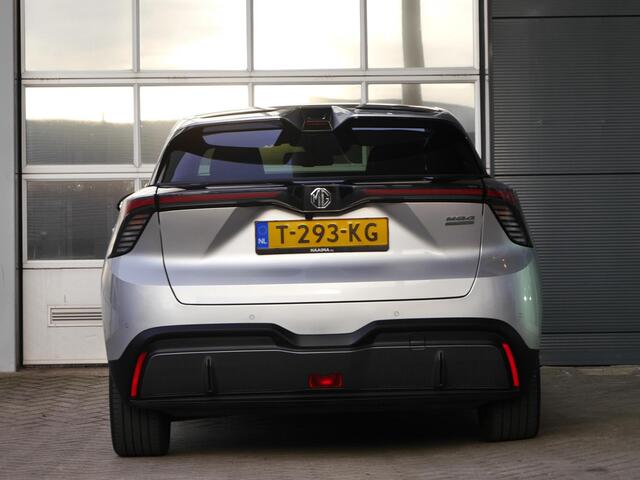 MG 4 MG4 Electric Luxury 64 kWh | Camera rondom | Half Lederen bekleding | Warmtepomp | Climate control | Lichtmetalen velgen | Keyless entry en start | Navigatie | Dodehoekdetectie