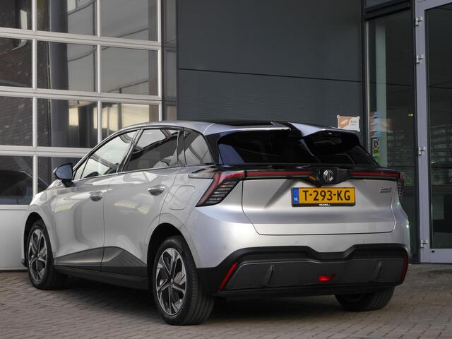 MG 4 MG4 Electric Luxury 64 kWh | Camera rondom | Half Lederen bekleding | Warmtepomp | Climate control | Lichtmetalen velgen | Keyless entry en start | Navigatie | Dodehoekdetectie