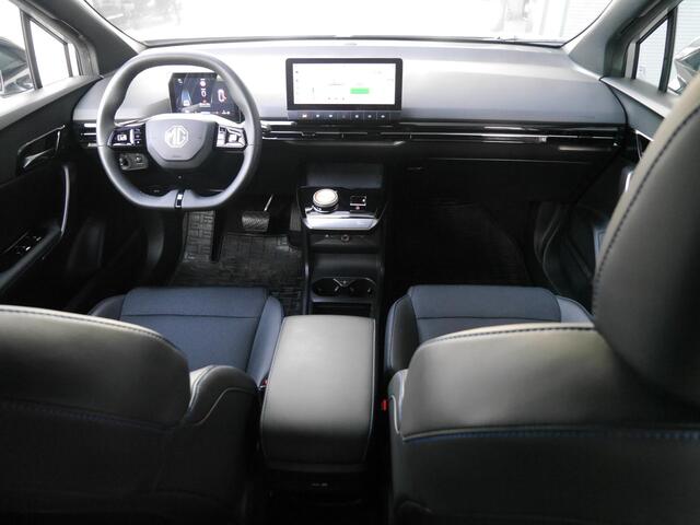 MG 4 MG4 Electric Luxury 64 kWh | Camera rondom | Half Lederen bekleding | Warmtepomp | Climate control | Lichtmetalen velgen | Keyless entry en start | Navigatie | Dodehoekdetectie