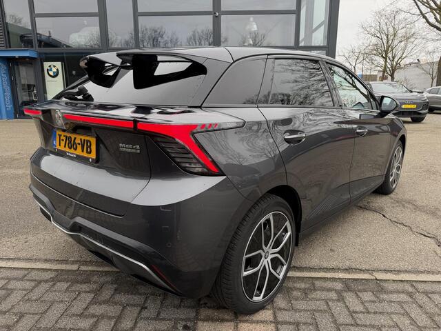 MG 4 MG4 Electric Luxury 64 kWh SOH 95% 7 JAAR GARANTIE BIJ MG| SUPER COMPLETE AUTO| RONDOMZICHT CAMERA| STOEL+ STUUR VERWARMING| DODE HOEK