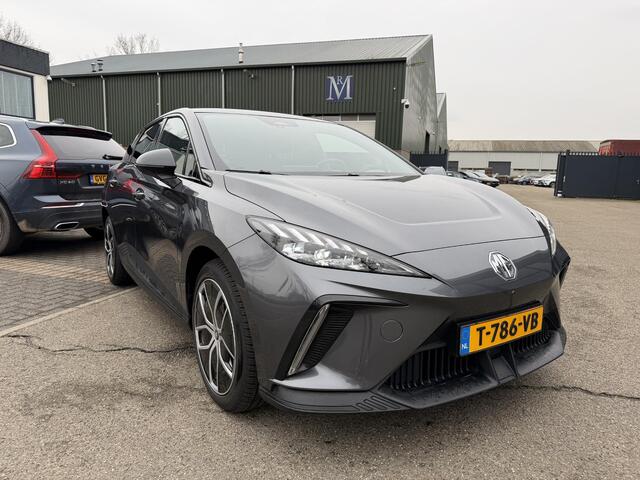 MG 4 MG4 Electric Luxury 64 kWh SOH 95% 7 JAAR GARANTIE BIJ MG| SUPER COMPLETE AUTO| RONDOMZICHT CAMERA| STOEL+ STUUR VERWARMING| DODE HOEK