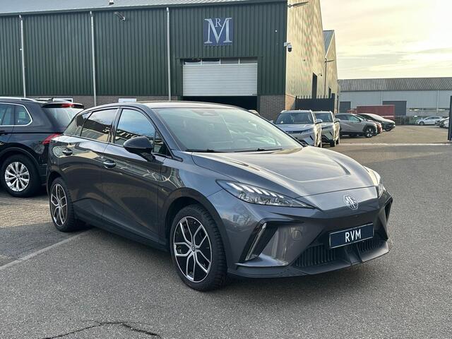 MG 4 MG4 Electric Luxury 64 kWh |LONG RANGE| 11.000KM! | 7 JAAR GARANTIE BIJ MG| SUPER COMPLETE AUTO| RONDOMZICHT CAMERA| STOEL+ STUUR VERWARMING| DODE HOEK
