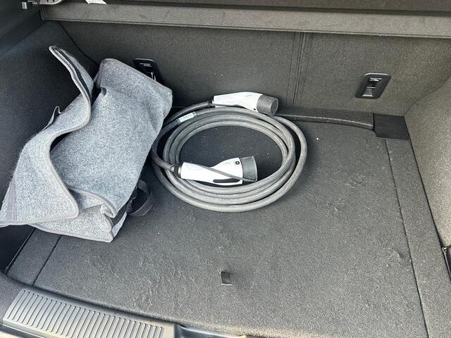 MG 4 MG4 Electric Luxury 64 kWh |LONG RANGE| 11.000KM! | 7 JAAR GARANTIE BIJ MG| SUPER COMPLETE AUTO| RONDOMZICHT CAMERA| STOEL+ STUUR VERWARMING| DODE HOEK