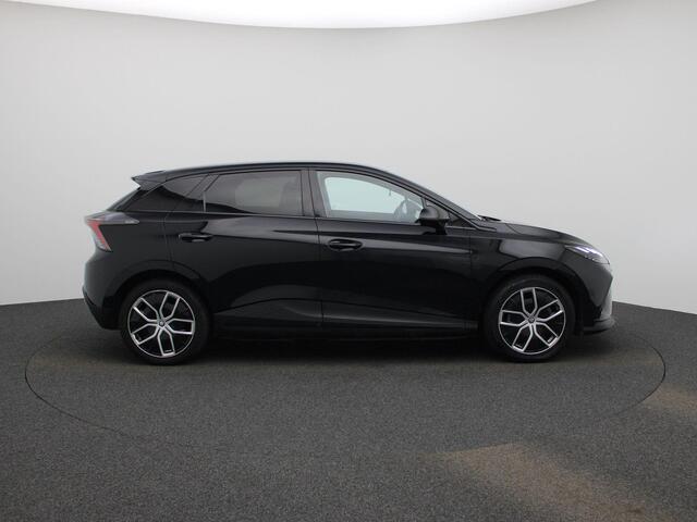MG 4 MG4 64 kWh Luxury | Climate Control / ECC | Cruise control Adaptive | Connectiviteit af fabriek | Navigatie | Half lederen bekleding| Elektrisch verst. stoelen | Stoelverwarming | LED koplampen | Park Distance Control voor en achter | Achteruitrijcamera |