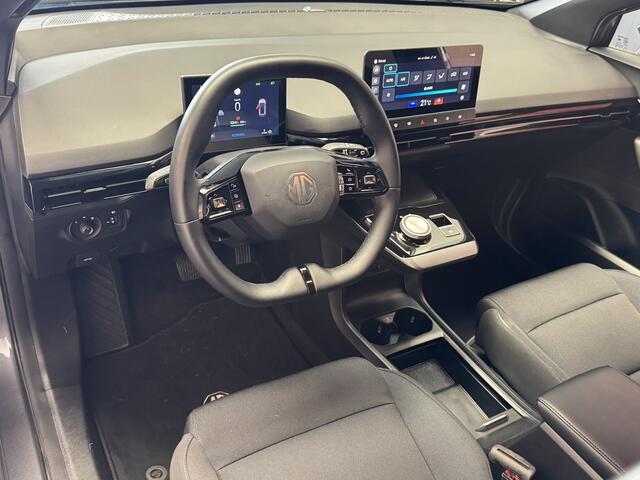 MG 4 MG4 ELECTRIC COMFORT LONG RANGE 64 KW 204 PK FABRIEKGARANTIE TOT 3031 !!! NAVIGATIE ADAPTIVE CRUISE CONTROL APPLE CARPLAY/ANDROID 360 CAMERA STOEL EN STUURVERWARMING DODEHOEKSENSOREN RIJSTROOKSENSOREN KEYLESS GO ZEER MOOI !! NIEUW BINNEN