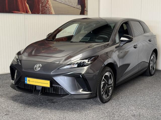 MG 4 MG4 ELECTRIC COMFORT LONG RANGE 64 KW 204 PK FABRIEKGARANTIE TOT 3031 !!! NAVIGATIE ADAPTIVE CRUISE CONTROL APPLE CARPLAY/ANDROID 360 CAMERA STOEL EN STUURVERWARMING DODEHOEKSENSOREN RIJSTROOKSENSOREN KEYLESS GO ZEER MOOI !! NIEUW BINNEN