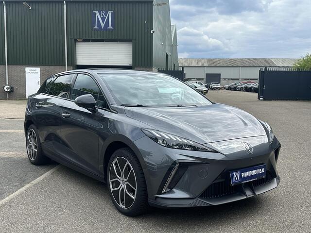 MG 4 MG4 Electric Luxury 64 kWh FABRIEKS GARANTIE T/M 02-2031 | SOH 97% | STOEL + STUURVERWARMING | 360 CAMERA | ELEK. STOEL | KEYLESS | DODEHOEK | APPLECARPLAY | 13K KM! | RIJKLAAR |