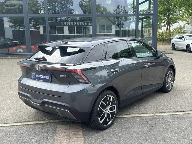 MG 4 MG4 Electric Luxury 64 kWh FABRIEKS GARANTIE T/M 02-2031 | SOH 97% | STOEL + STUURVERWARMING | 360 CAMERA | ELEK. STOEL | KEYLESS | DODEHOEK | APPLECARPLAY | 13K KM! | RIJKLAAR |