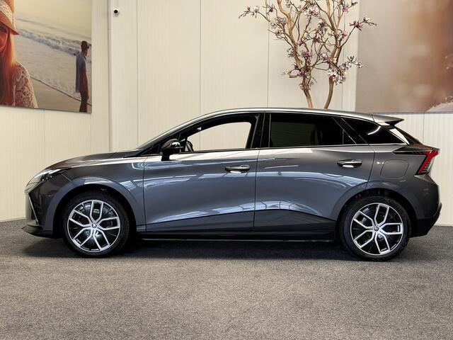 MG 4 MG4 ELECTRIC LUXURY LONG RANGE 204 PK 64 KWH FABRIEKGARANTIE TOT 3031 !!! NAVIGATIE ADAPTIVE CRUISE CONTROL APPLE CARPLAY/ANDROID 360 CAMERA STOEL EN STUURVERWARMING DODEHOEKSENSOREN RIJSTROOKSENSOREN KEYLESS GO ZEER MOOI !!