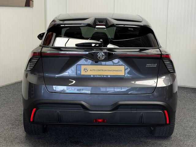 MG 4 MG4 ELECTRIC LUXURY LONG RANGE 204 PK 64 KWH FABRIEKGARANTIE TOT 3031 !!! NAVIGATIE ADAPTIVE CRUISE CONTROL APPLE CARPLAY/ANDROID 360 CAMERA STOEL EN STUURVERWARMING DODEHOEKSENSOREN RIJSTROOKSENSOREN KEYLESS GO ZEER MOOI !!