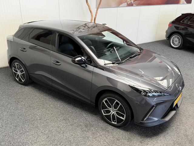 MG 4 MG4 ELECTRIC LUXURY LONG RANGE 204 PK 64 KWH FABRIEKGARANTIE TOT 3031 !!! NAVIGATIE ADAPTIVE CRUISE CONTROL APPLE CARPLAY/ANDROID 360 CAMERA STOEL EN STUURVERWARMING DODEHOEKSENSOREN RIJSTROOKSENSOREN KEYLESS GO ZEER MOOI !!