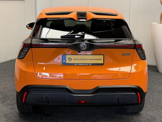 MG 4 MG4 ELECTRIC LUXURY LONG RANGE 204 PK 64 KWH FABRIEKGARANTIE TOT 3031 !!! NAVIGATIE ADAPTIVE CRUISE CONTROL APPLE CARPLAY/ANDROID 360 CAMERA STOEL EN STUURVERWARMING DODEHOEKSENSOREN RIJSTROOKSENSOREN KEYLESS GO ZEER MOOI !!