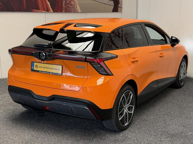 MG 4 MG4 ELECTRIC LUXURY LONG RANGE 204 PK 64 KWH FABRIEKGARANTIE TOT 3031 !!! NAVIGATIE ADAPTIVE CRUISE CONTROL APPLE CARPLAY/ANDROID 360 CAMERA STOEL EN STUURVERWARMING DODEHOEKSENSOREN RIJSTROOKSENSOREN KEYLESS GO ZEER MOOI !!