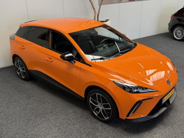 MG 4 MG4 ELECTRIC LUXURY LONG RANGE 204 PK 64 KWH FABRIEKGARANTIE TOT 3031 !!! NAVIGATIE ADAPTIVE CRUISE CONTROL APPLE CARPLAY/ANDROID 360 CAMERA STOEL EN STUURVERWARMING DODEHOEKSENSOREN RIJSTROOKSENSOREN KEYLESS GO ZEER MOOI !!