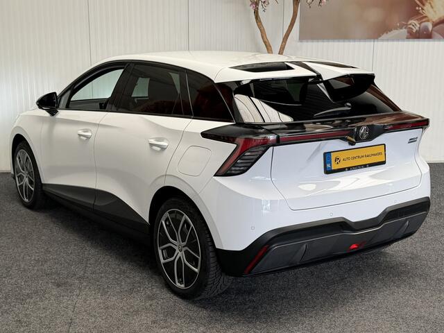MG 4 MG4 ELECTRIC LUXURY LONG RANGE 204 PK 64 KWH FABRIEKGARANTIE TOT 2031 !!! NAVIGATIE ADAPTIVE CRUISE CONTROL APPLE CARPLAY/ANDROID 360 CAMERA STOEL EN STUURVERWARMING DODEHOEKSENSOREN RIJSTROOKSENSOREN KEYLESS GO ZEER MOOI !!