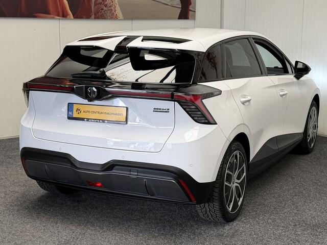 MG 4 MG4 ELECTRIC LUXURY LONG RANGE 204 PK 64 KWH FABRIEKGARANTIE TOT 2031 !!! NAVIGATIE ADAPTIVE CRUISE CONTROL APPLE CARPLAY/ANDROID 360 CAMERA STOEL EN STUURVERWARMING DODEHOEKSENSOREN RIJSTROOKSENSOREN KEYLESS GO ZEER MOOI !!