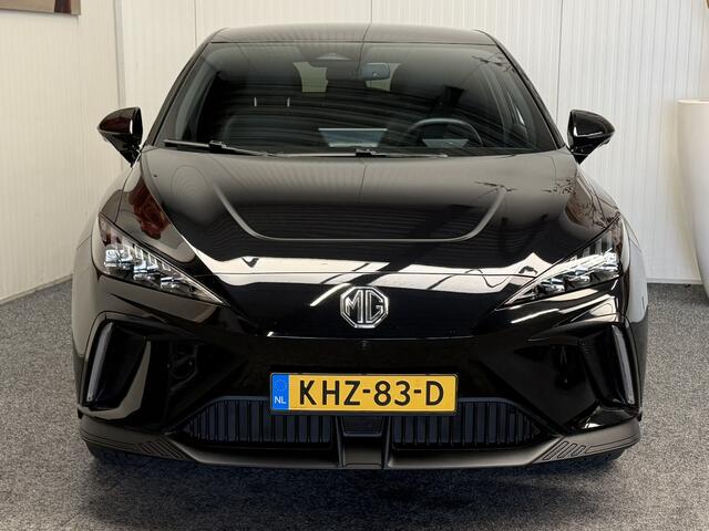 MG 4 MG4 ELECTRIC LUXURY LONG RANGE 204 PK 64 KWH FABRIEKGARANTIE TOT 2031 !!! NAVIGATIE ADAPTIVE CRUISE CONTROL APPLE CARPLAY/ANDROID 360 CAMERA STOEL EN STUURVERWARMING DODEHOEKSENSOREN RIJSTROOKSENSOREN KEYLESS GO ZEER MOOI !!