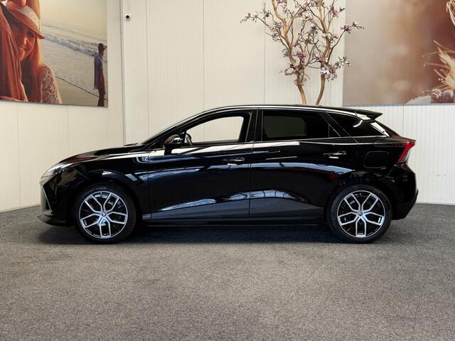 MG 4 MG4 ELECTRIC LUXURY LONG RANGE 204 PK 64 KWH FABRIEKGARANTIE TOT 2031 !!! NAVIGATIE ADAPTIVE CRUISE CONTROL APPLE CARPLAY/ANDROID 360 CAMERA STOEL EN STUURVERWARMING DODEHOEKSENSOREN RIJSTROOKSENSOREN KEYLESS GO ZEER MOOI !!
