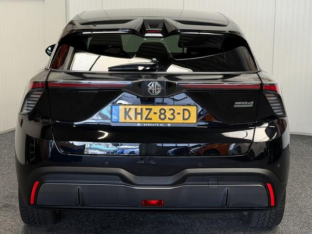 MG 4 MG4 ELECTRIC LUXURY LONG RANGE 204 PK 64 KWH FABRIEKGARANTIE TOT 2031 !!! NAVIGATIE ADAPTIVE CRUISE CONTROL APPLE CARPLAY/ANDROID 360 CAMERA STOEL EN STUURVERWARMING DODEHOEKSENSOREN RIJSTROOKSENSOREN KEYLESS GO ZEER MOOI !!