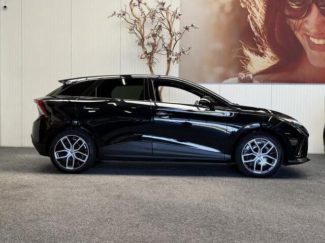 MG 4 MG4 ELECTRIC LUXURY LONG RANGE 204 PK 64 KWH FABRIEKGARANTIE TOT 2031 !!! NAVIGATIE ADAPTIVE CRUISE CONTROL APPLE CARPLAY/ANDROID 360 CAMERA STOEL EN STUURVERWARMING DODEHOEKSENSOREN RIJSTROOKSENSOREN KEYLESS GO ZEER MOOI !!