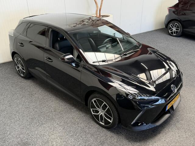 MG 4 MG4 ELECTRIC LUXURY LONG RANGE 204 PK 64 KWH FABRIEKGARANTIE TOT 2031 !!! NAVIGATIE ADAPTIVE CRUISE CONTROL APPLE CARPLAY/ANDROID 360 CAMERA STOEL EN STUURVERWARMING DODEHOEKSENSOREN RIJSTROOKSENSOREN KEYLESS GO ZEER MOOI !!