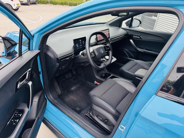 MG 4 MG4 Electric Luxury 64 kWh Trekhaak | 360 Camera | circa 450km EVbereik | toe aan 4NW banden !!