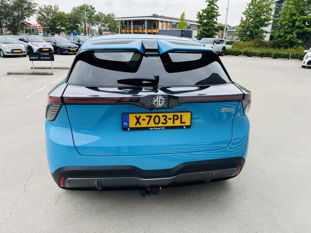 MG 4 MG4 Electric Luxury 64 kWh Trekhaak | 360 Camera | circa 450km EVbereik | toe aan 4NW banden !!