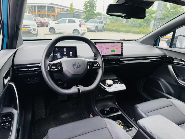 MG 4 MG4 Electric Luxury 64 kWh Trekhaak | 360 Camera | circa 450km EVbereik | toe aan 4NW banden !!