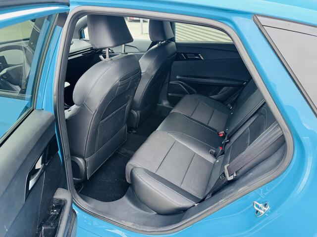 MG 4 MG4 Electric Luxury 64 kWh Trekhaak | 360 Camera | circa 450km EVbereik | toe aan 4NW banden !!