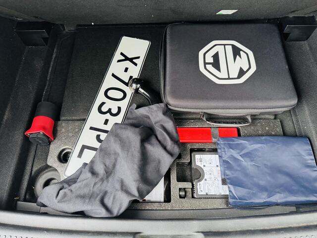 MG 4 MG4 Electric Luxury 64 kWh Trekhaak | 360 Camera | circa 450km EVbereik | toe aan 4NW banden !!