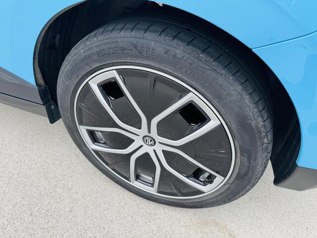 MG 4 MG4 Electric Luxury 64 kWh Trekhaak | 360 Camera | circa 450km EVbereik | toe aan 4NW banden !!