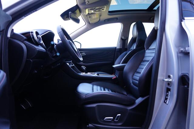 MG EHS 1.5 TGDI Luxury 258pk Panoramadak/Stoelverwarming/AppleCarplay