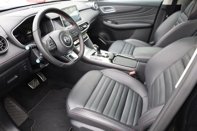 MG EHS 1.5 TGDI Luxury FACELIFT!! MY23 LEER PANO 360-CAMERA DAB CARPLAY NAVI STOELVERWARMING SFEERVERLICHTING ACC 18"LMV 2xKEYLESS ELEK.ACHTERKLEP 2xPDC ENZ!