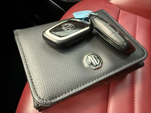 MG EHS 1.5 TGDI Luxury PHEV LEDER-PANORAMDAK-360° CAMERA-NAVI-PDC-LMV