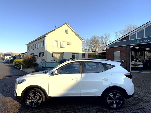 MG ZS EV Luxury Panoramadak, Camera, Leer