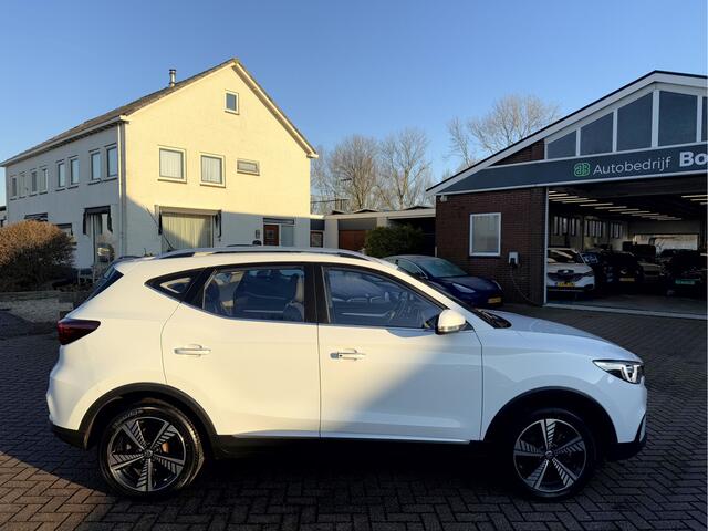 MG ZS EV Luxury Panoramadak, Camera, Leer