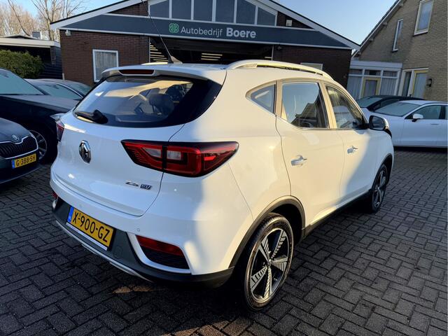 MG ZS EV Luxury Panoramadak, Camera, Leer