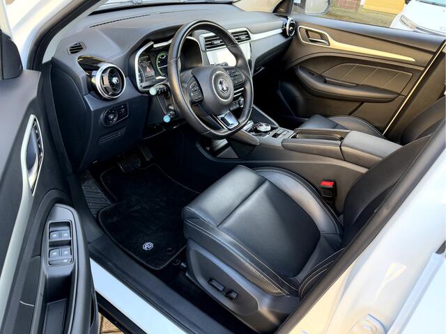 MG ZS EV Luxury Panoramadak, Camera, Leer