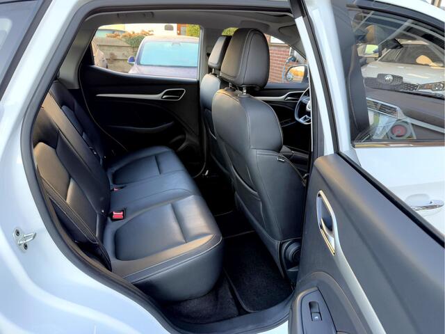MG ZS EV Luxury Panoramadak, Camera, Leer