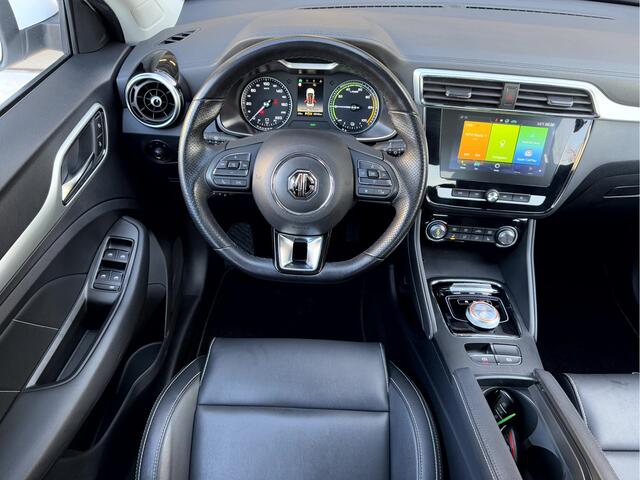 MG ZS EV Luxury Panoramadak, Camera, Leer