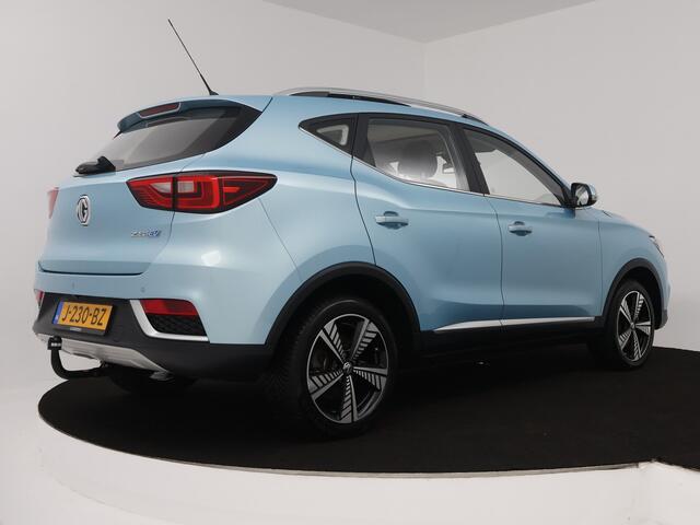 MG ZS MG EV Luxury 45 kWh | Leder | Panoramadak | Trekhaak | Camera | Nederlandse Auto | NAP |