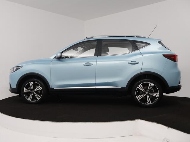 MG ZS MG EV Luxury 45 kWh | Leder | Panoramadak | Trekhaak | Camera | Nederlandse Auto | NAP |
