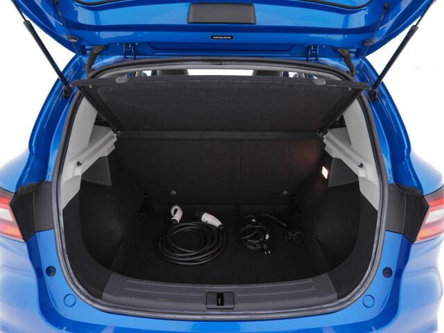 MG ZS EV Luxury 45 kWh (INCL-BTW) Aut. *PANO | LUXURY-LEATHER | CCS-FASTLOADER | KEYLESS | NAVI-FULLMAP | ADAPTIVE-CRUISE | CAMERA | HEATED-SPORTSEATS | CARPLAY | BLINDSPOT | DAB | LANE-ASSIST | PRIVACY-GLASS | 17"